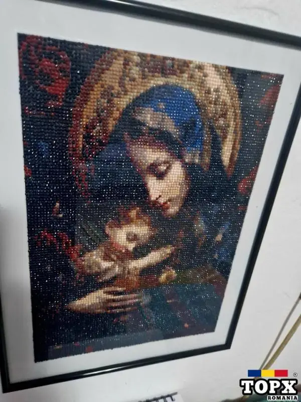 Pictura cu diamante rotunde 5D cub Feciara Maria cu pruncul