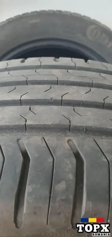 Anvelope Continental vară 215/55 R17.