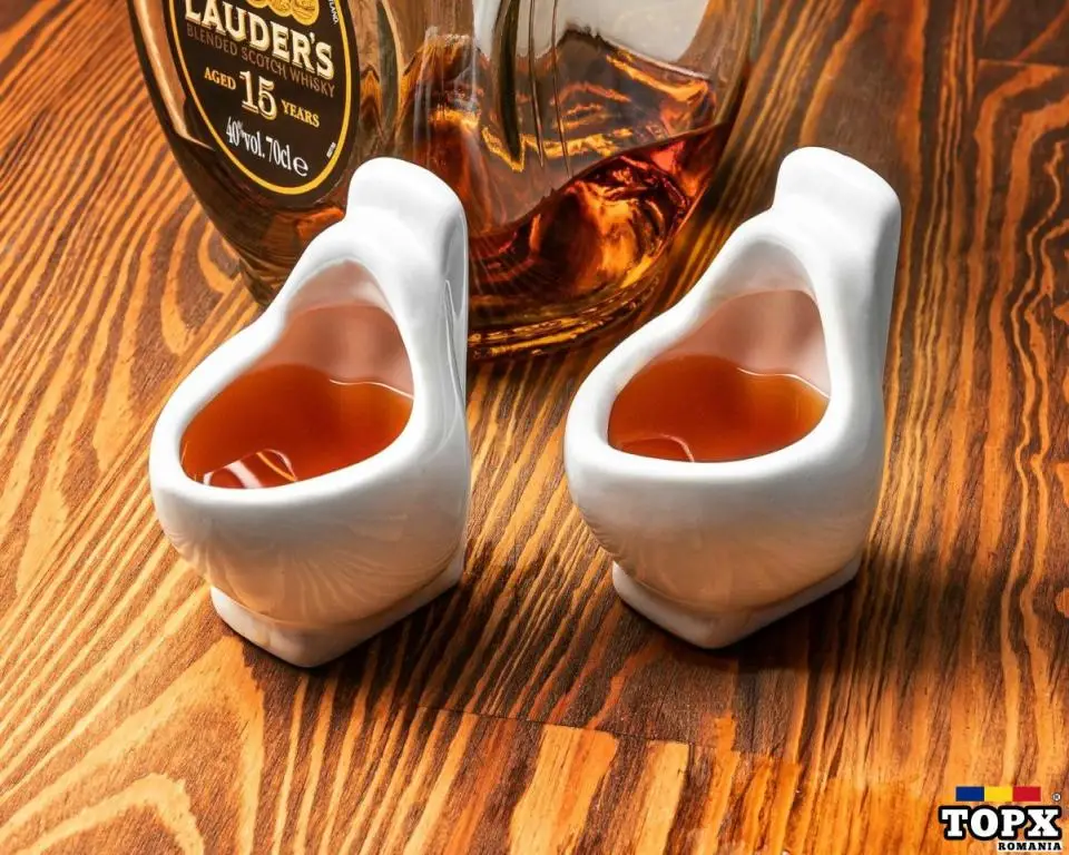 Set 2 pahare de shot in forma de wc