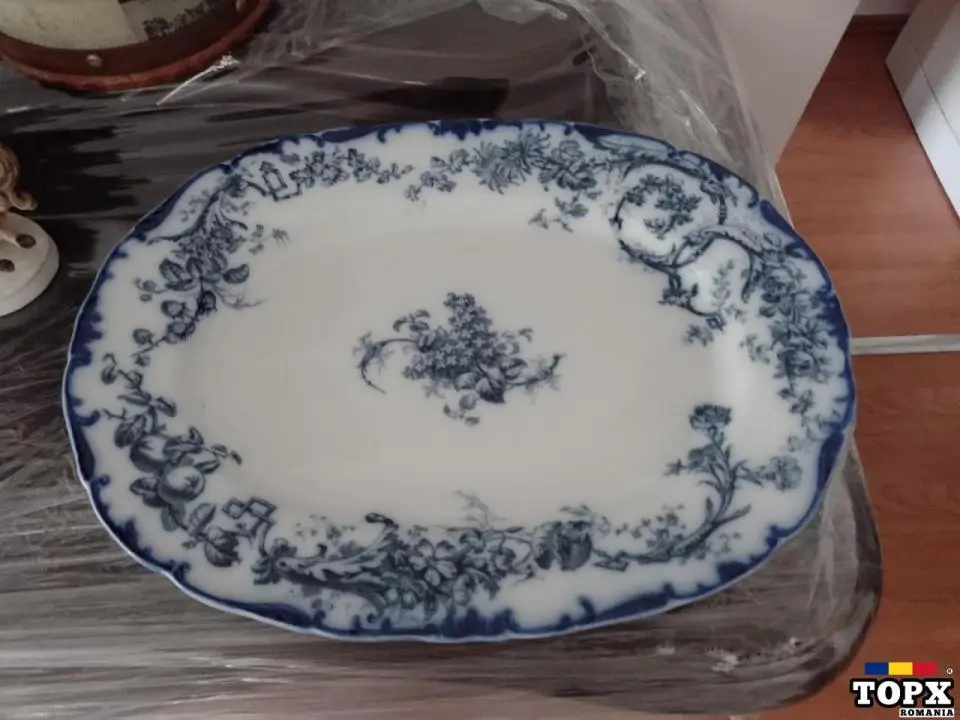 Platou portelan englezesc pictat manual.