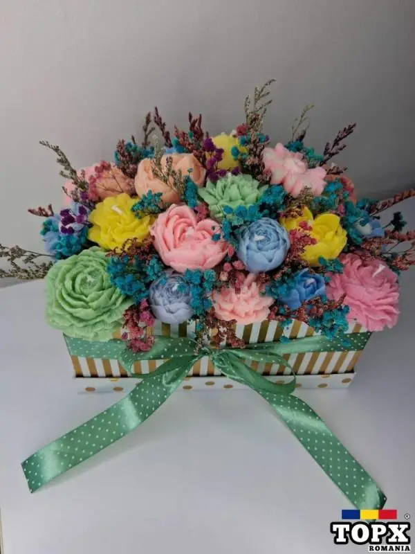 Cutie cu flori din ceară de soia????