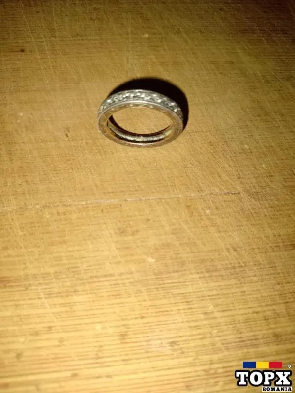 Un elegant cadou de Pasti : inel aniversar 25