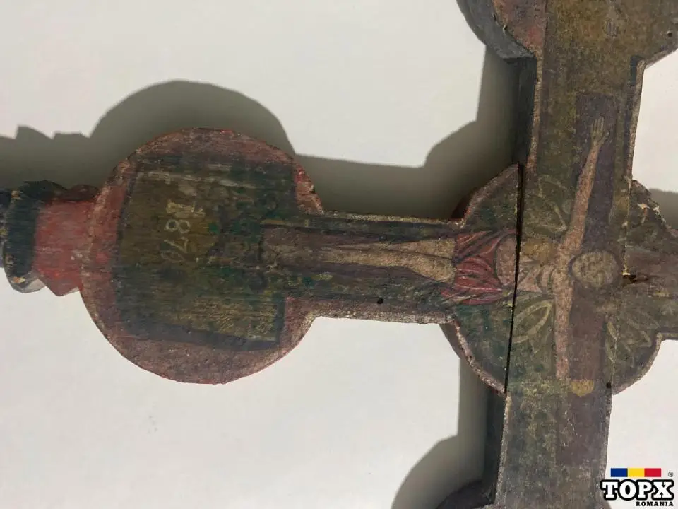 un crucifix de lemn vechi