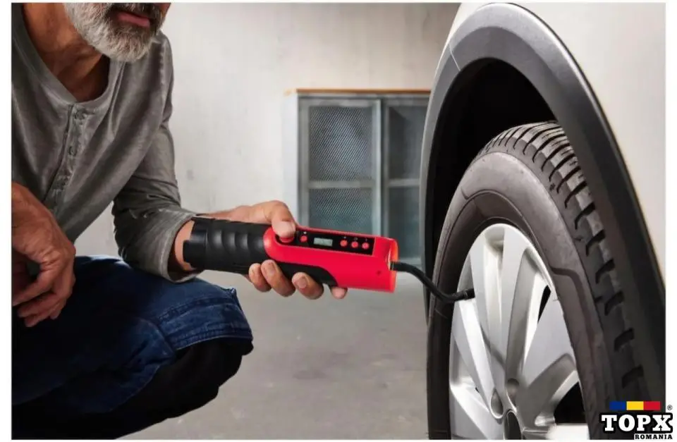 Compresor portabil cu acumulator si lanterna - NOU - 4