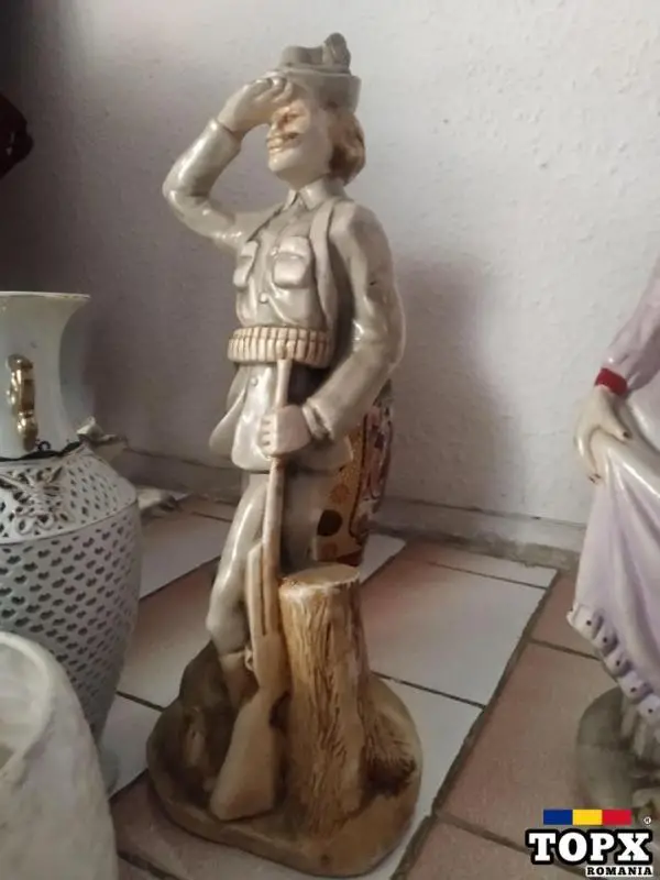 Vând statuete abanos oglinda venețiană și bibelouri mari - 14