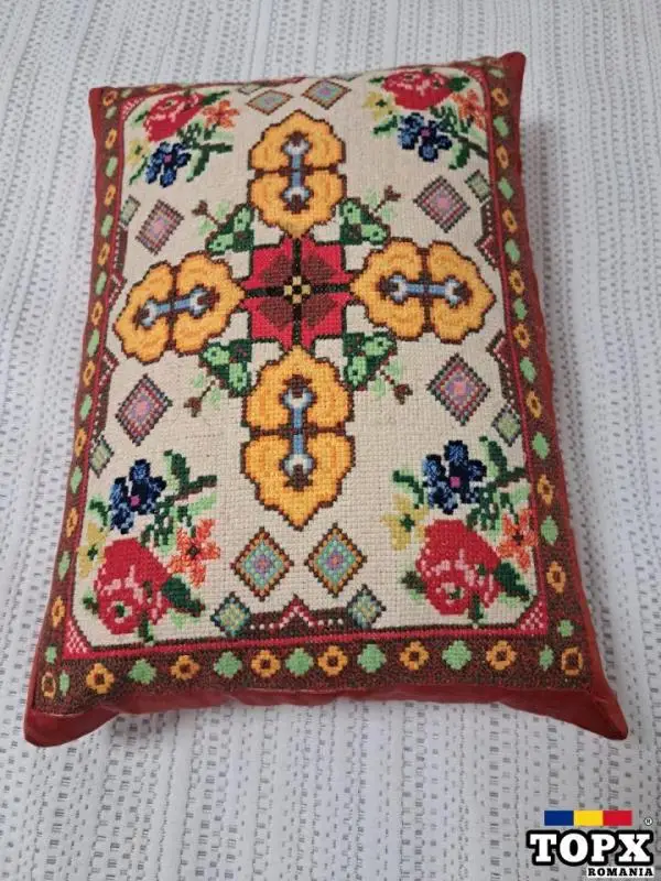 Perna , vintage, lucrata manual, decorativa