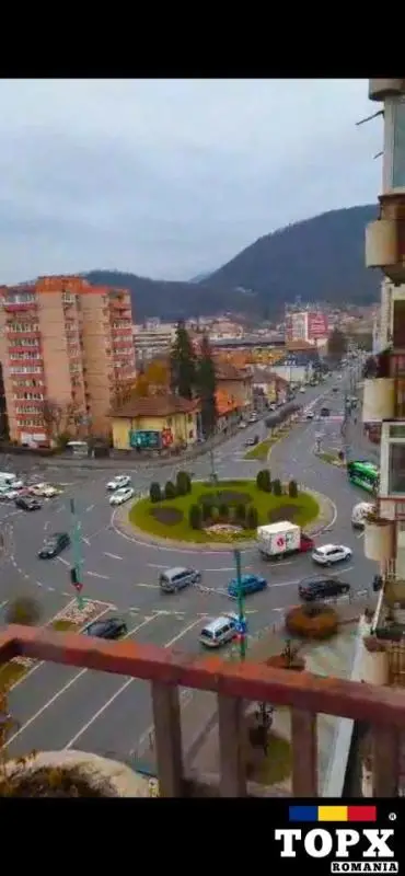 Ofer spre închiriere apartament 4 camere ultra-central cu vedere deosebita --> Nou renovat !!!