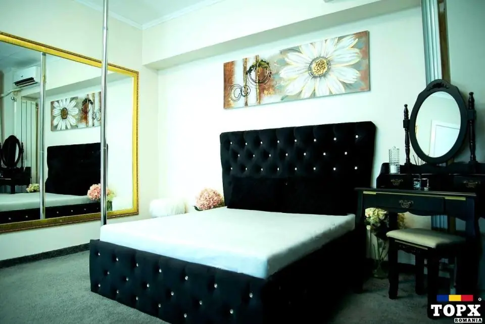 Model online în București