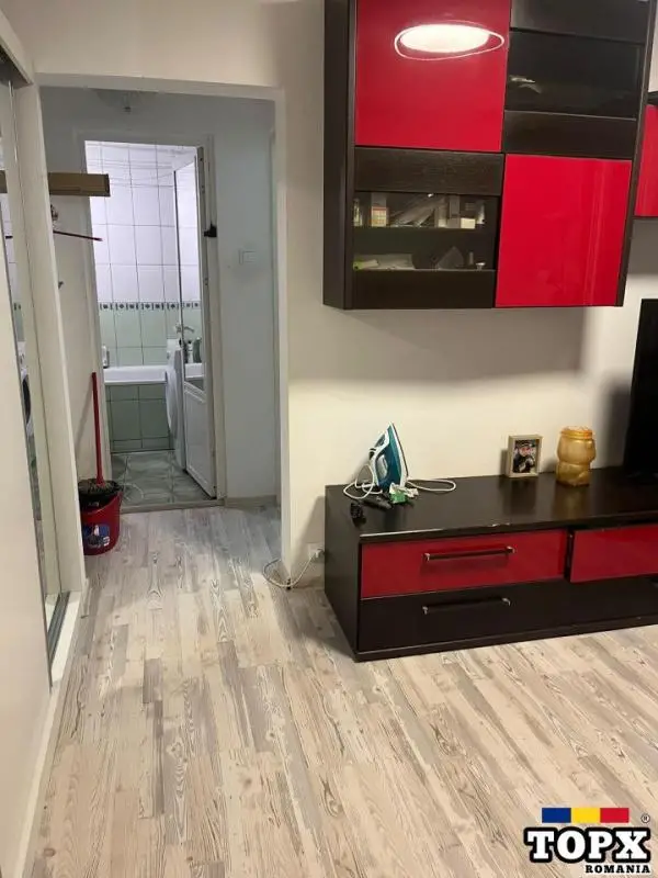 Apartament 3 camere 43 mp, metrou Romancierilor