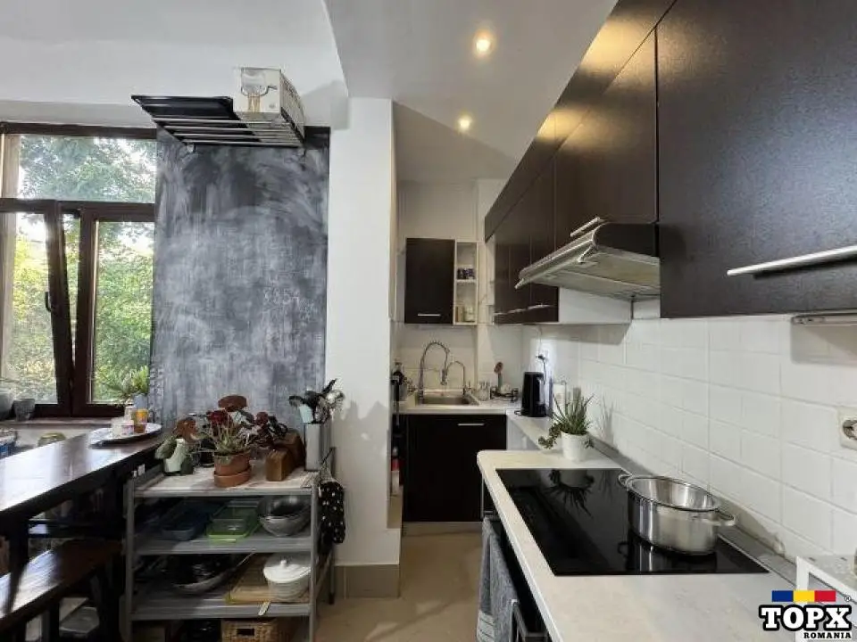 Apartament 3 camere decomandat, 94mp, zona Piata Romana, 200.000euro