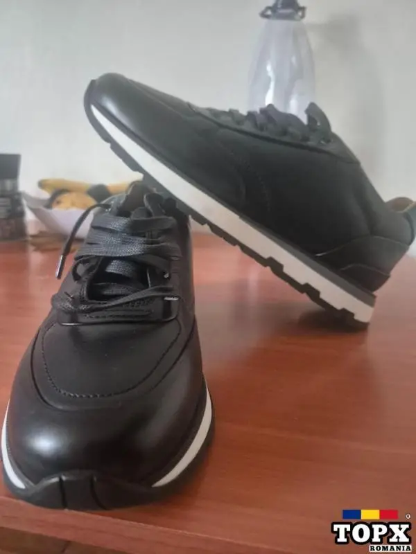 Adidasi  eleganți hugo boss  noi