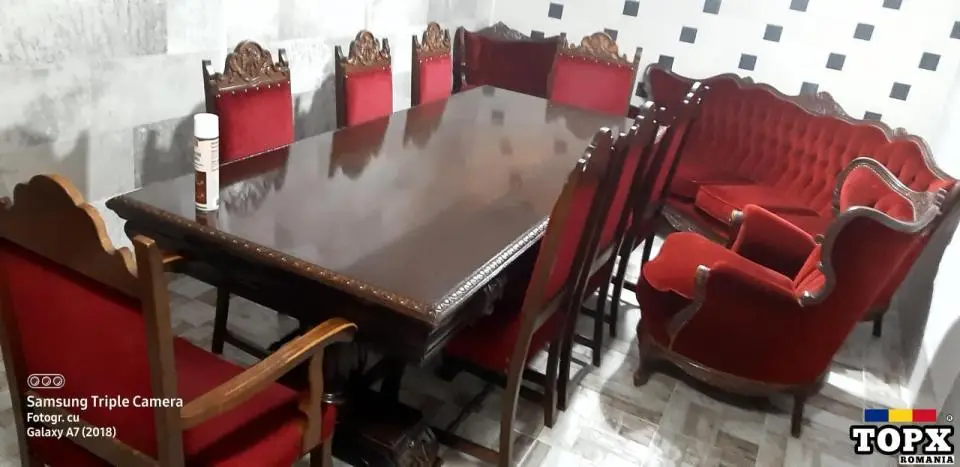 De vănzare mobila veche.