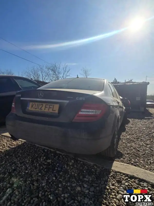 Dezmembrez o gama larga de mercedes e class