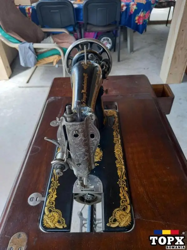 Vând Mașină de cusut Singer.