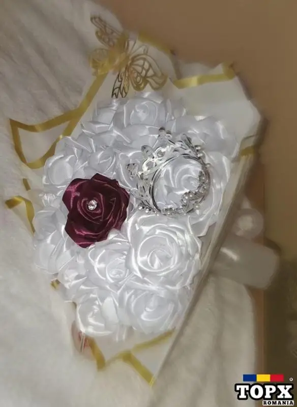 Buchet de 19 trandafiri din satin realizat manual