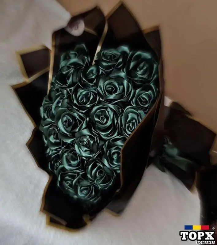 Buchet de 31 de trandafiri din satin realizat manual