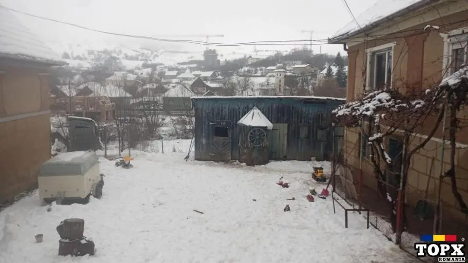 Casa și teren aferent