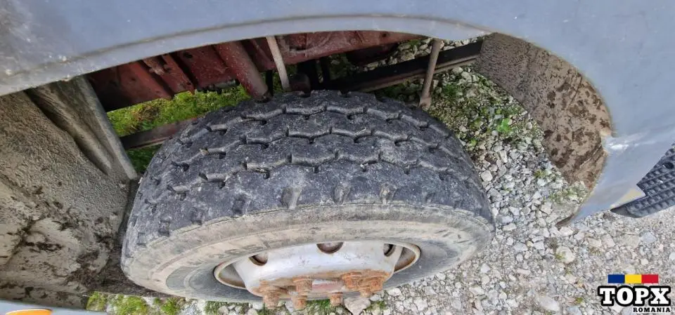 Camion 12 tone basculabil 3 părți plus macara 3 tone 7.2 metri