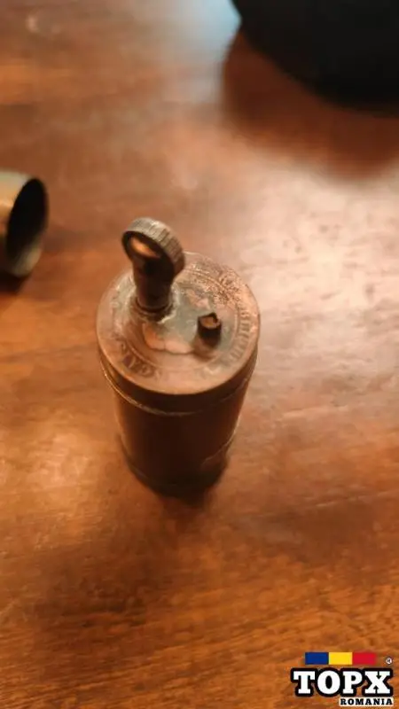 Cadou Fain: Brichetă Vintage/antica "Trench Lighter" din alamă