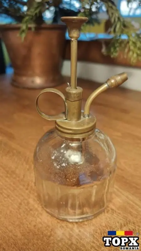 Pulverizator vechi din sticlă și alamă – Hong Kong – obiect decorativ / colecție