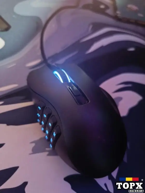 Vând mouse razer naga x