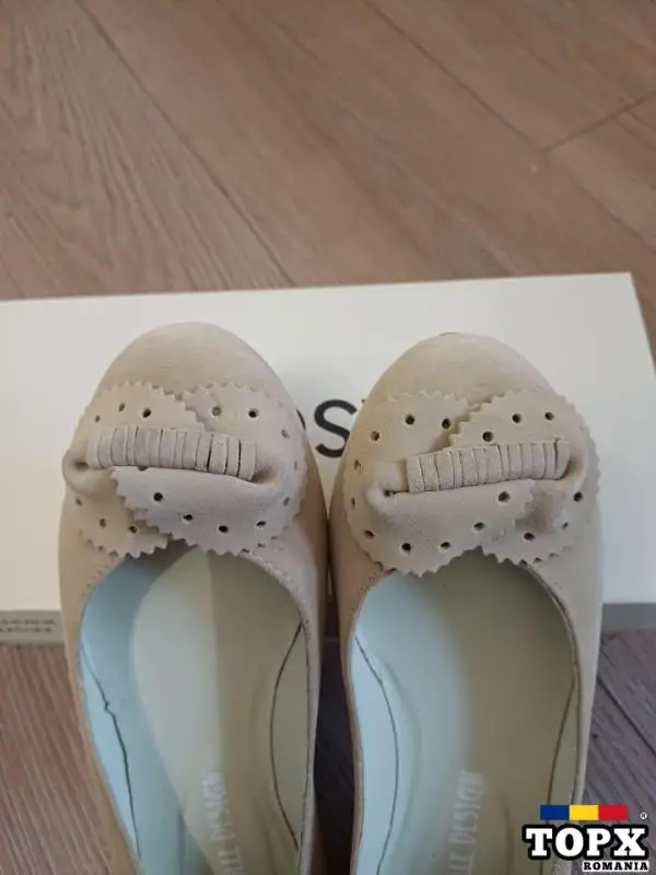 Pantofi frumosi din piele intoarsă