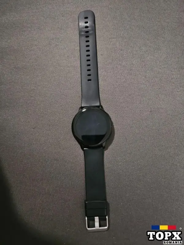 Smartwatch cu o curea de guma sau metal rar purtat cu diferite functii