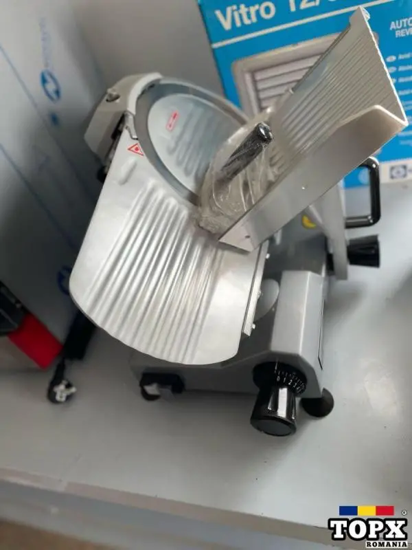 feliator mezeluri nou