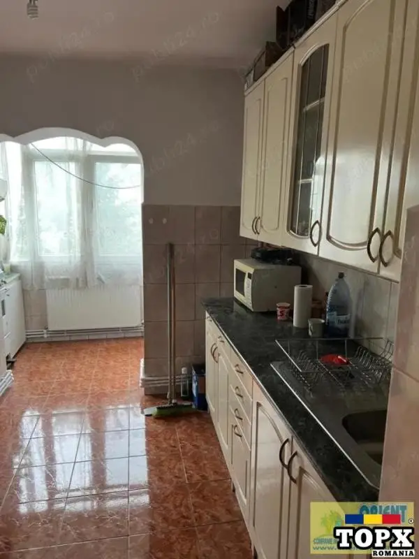 Anda, decomandat, 2 camere, etaj 3, gaze, vanzari Constanta