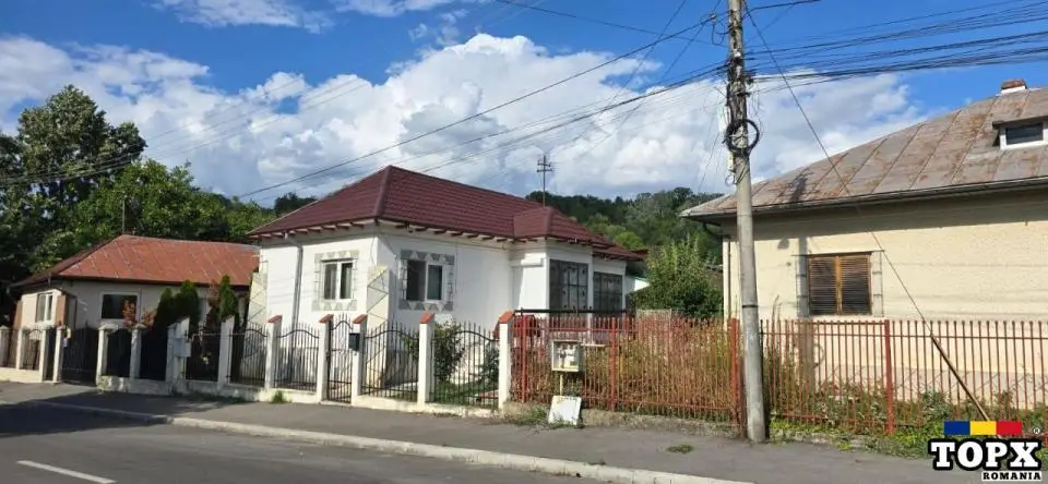 Reparații acoperisuri montaj dulgherie masardari montaj țiglă metalica foișoare hidroizolații