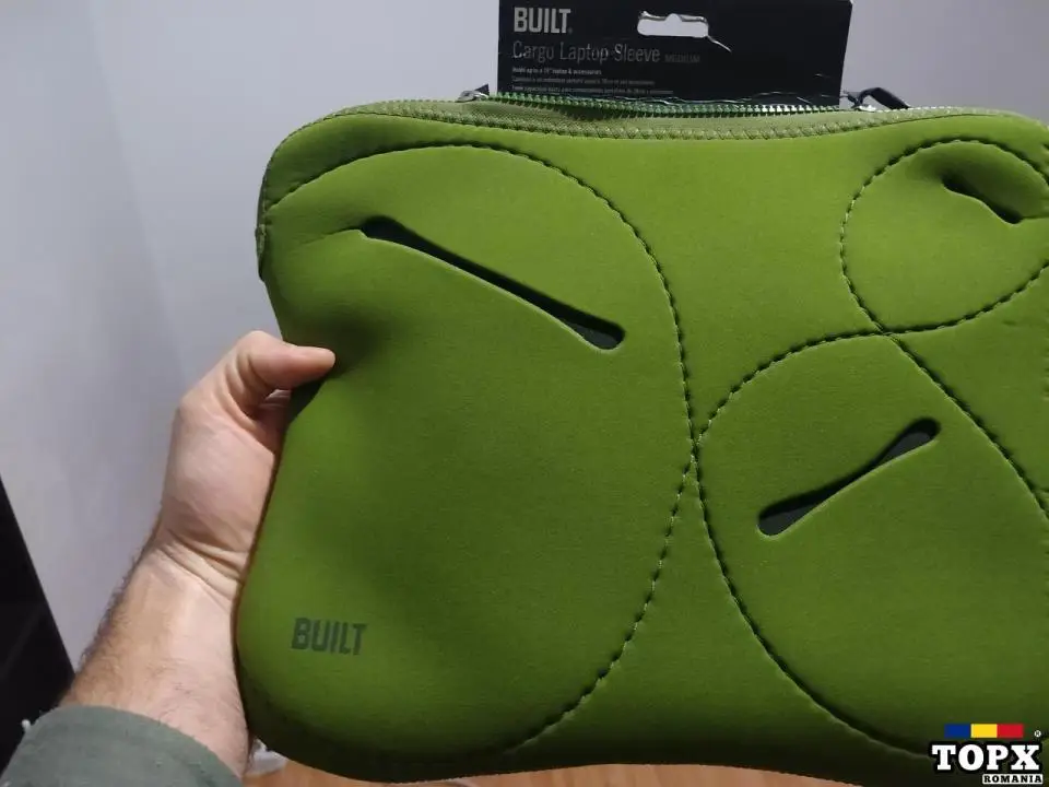 Vand husă laptop BUILT NY nouă