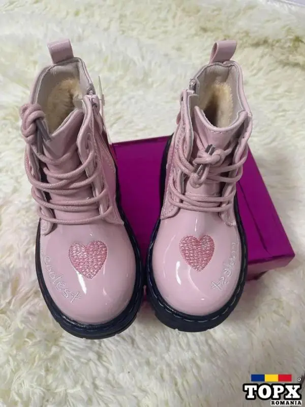 Ghete lacuite fetite roz