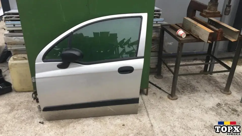 Usa Chevrolet Spark stanga fata argintie , gri