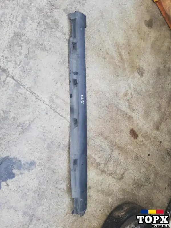 ORNAMENT PRAG PLASTIC STANGA VW PASSAT B6 2005-2010 BERLINA