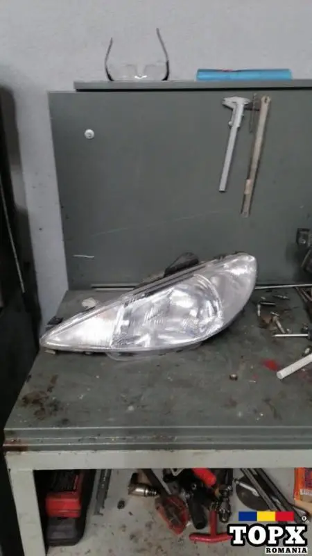 Far stanga Peugeot 206