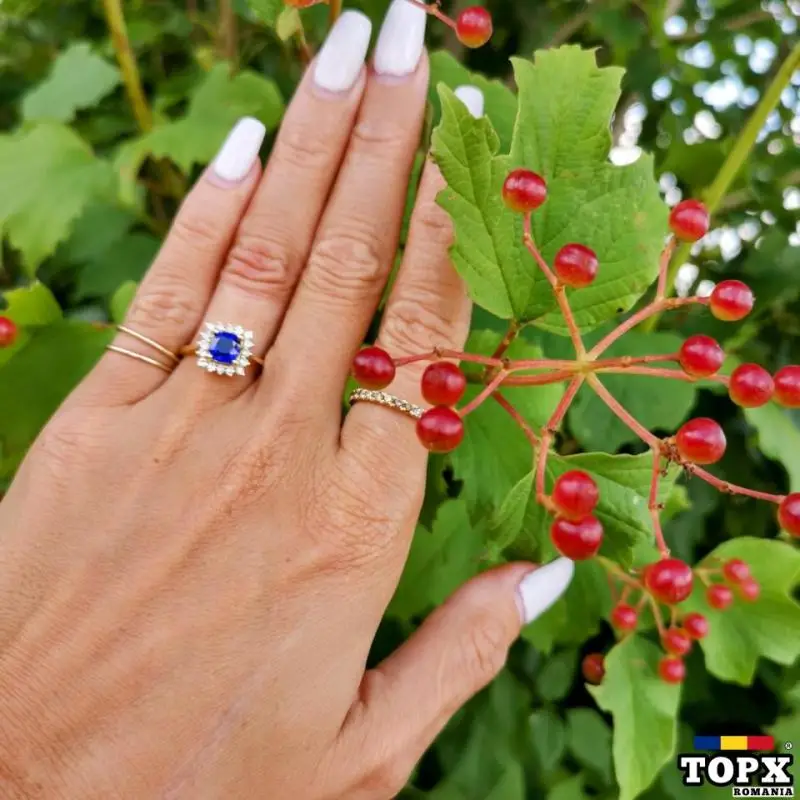 Inel Logodna "Amore Blu" Aur 18k cu Safir Cushion cut si Diamante