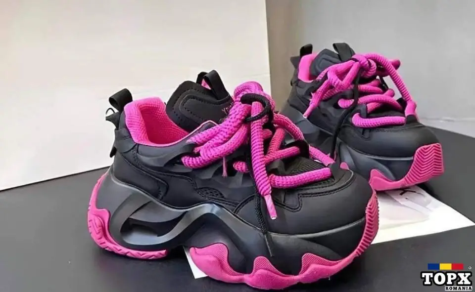 Adidasi talpa inalta superbi