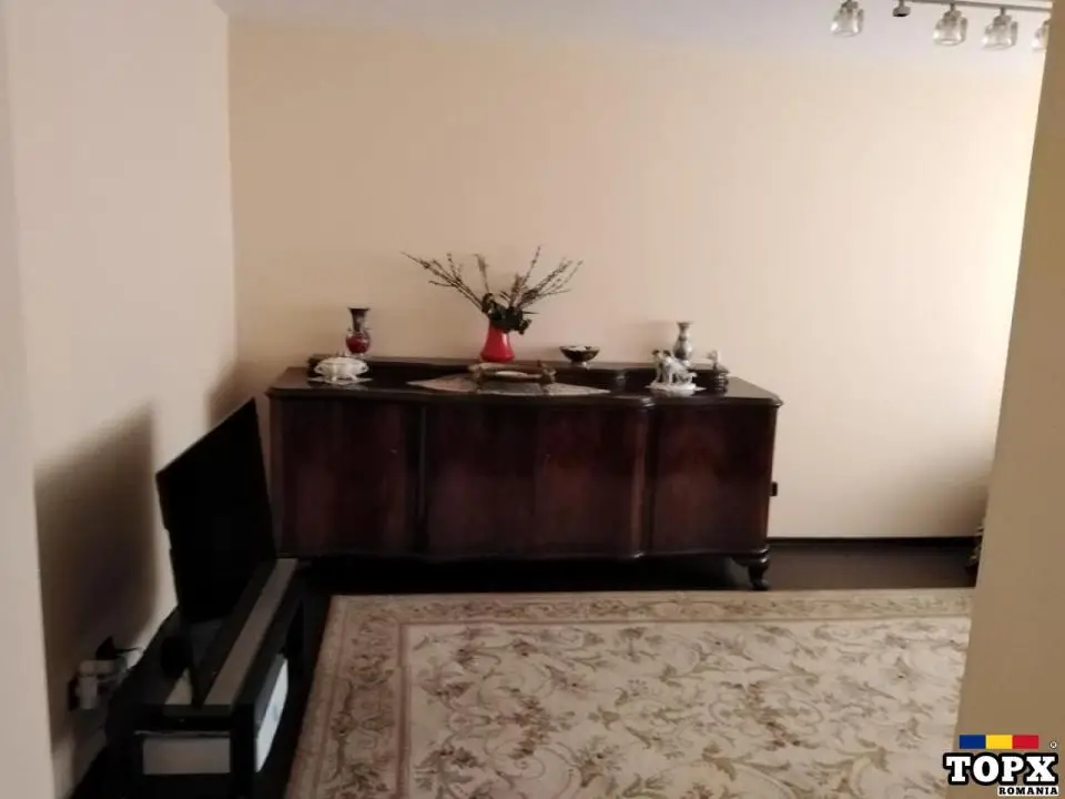 Cateva piese de mobilier clasic