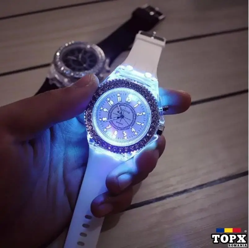 Ceas cu cristale swarovski  Geneva + Luminare LED 7 culori