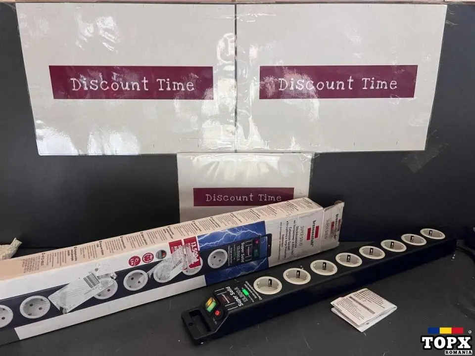 Priză super-solidă cu 8 căi cu protecție la supratensiune