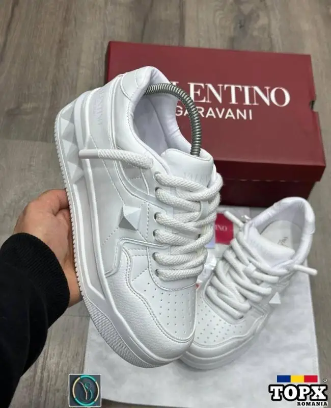 Adidasi valentino garavani 40-45 330 lei