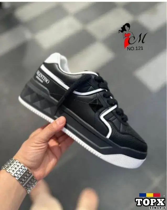 Adidasi valentino garavani 36-40 350 lei