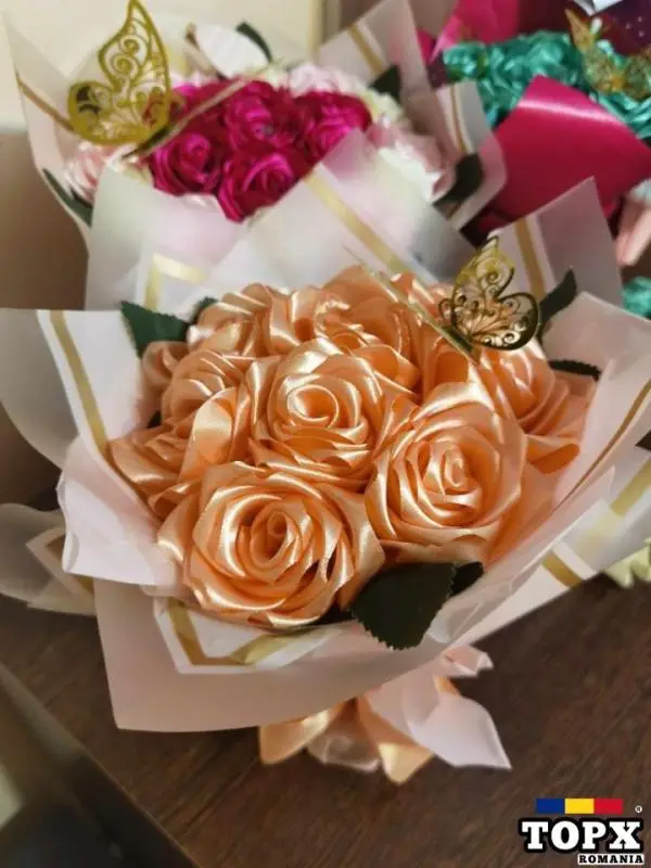 Disponibil buchet din satin lucrate manual Preț redus 40lei curier 23