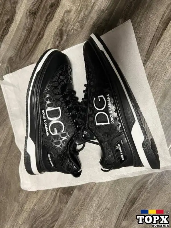 Adidasi negri model nou Calitate premium Calitate 1:1 .Au saculet ?