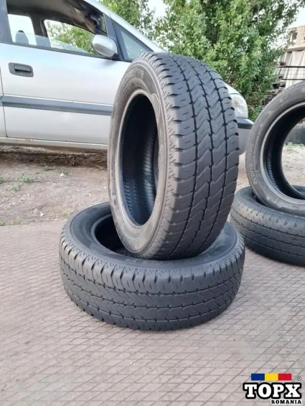 2 Cauciucuri Dunlop 215 60 R17C impecabile