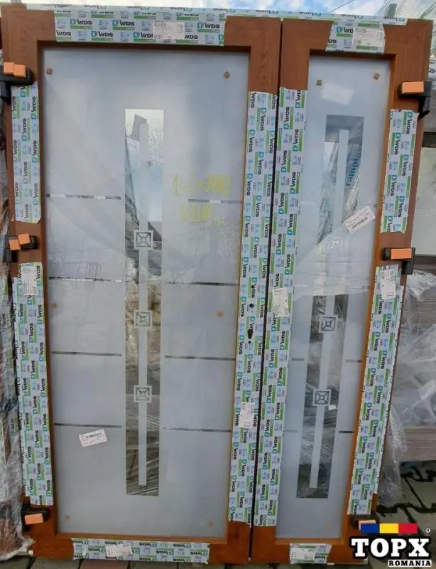 Usi noi PVC pe stejar auriu cu sticla TERMOPAN