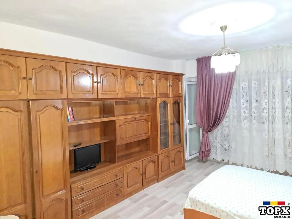 Proprietar inchiriez garsoniera 40m2 , decomandata