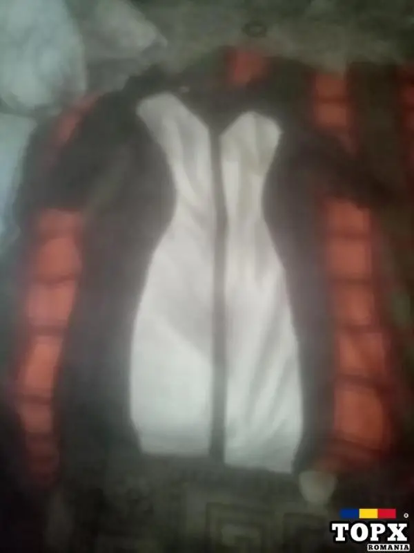 Vand rochiță negru cu alb de seara