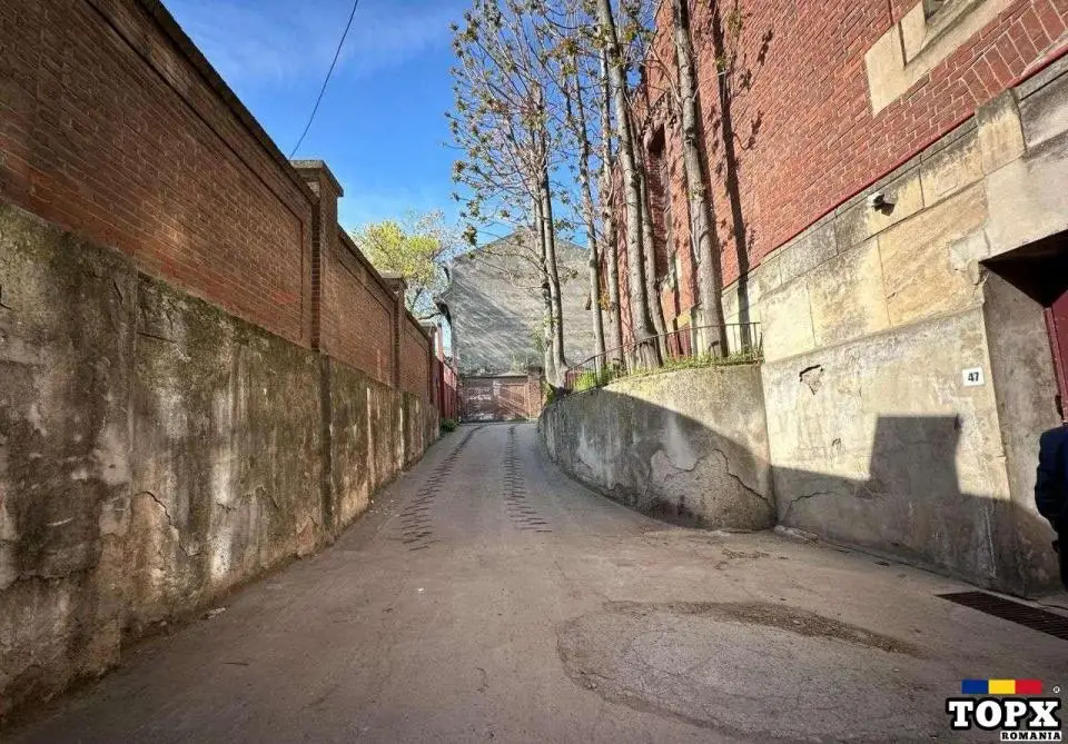 De închiriat - Zona Chirigii Calea Rahova 500 mp depozitare