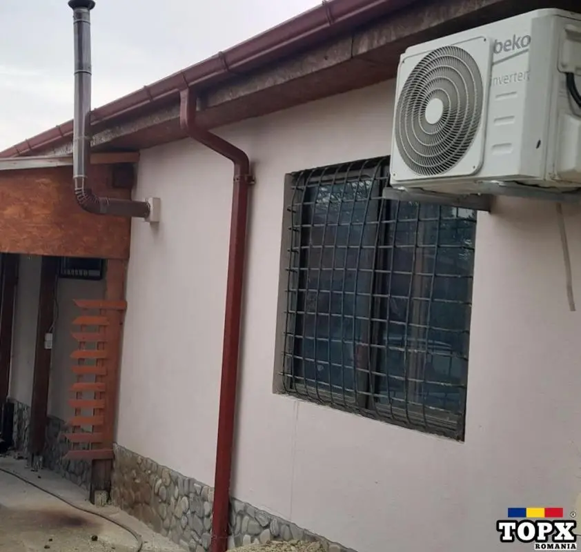 Vând proprietate compusa din doua corpuri de casa